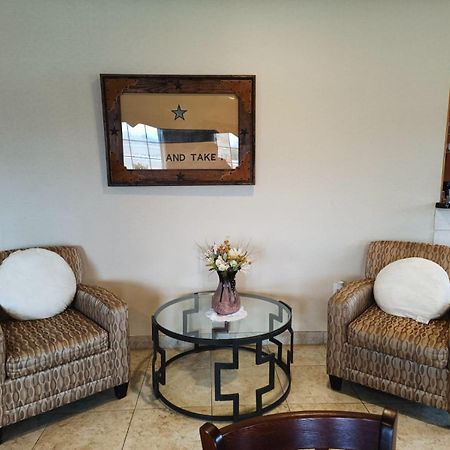 Westwood Inn By Oyo Gonzales Tx Buitenkant foto