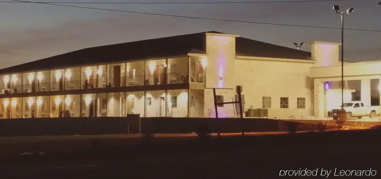 Westwood Inn By Oyo Gonzales Tx Buitenkant foto