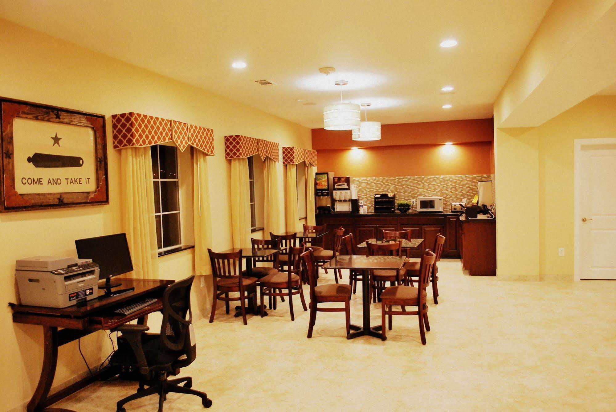Westwood Inn By Oyo Gonzales Tx Buitenkant foto