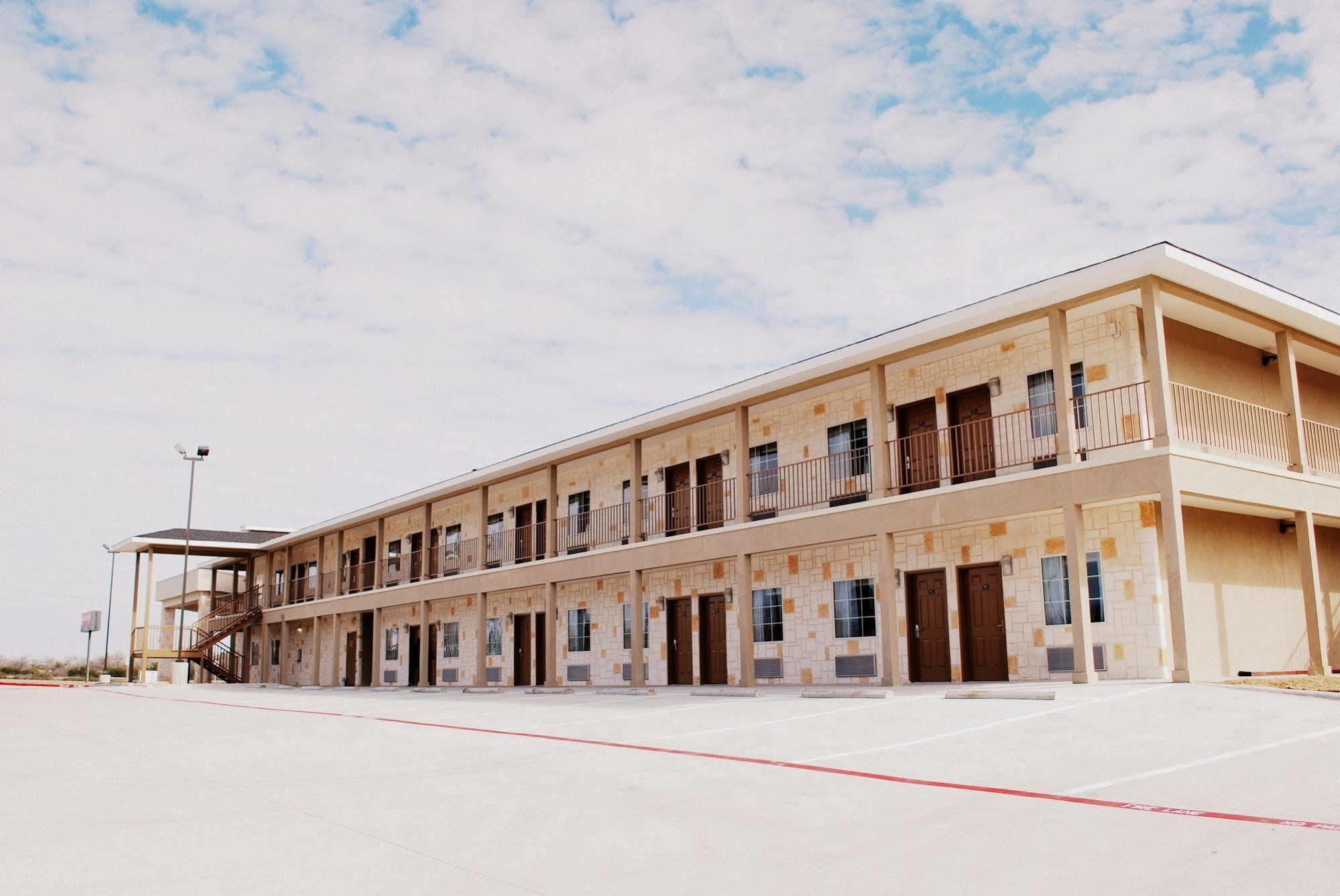 Westwood Inn By Oyo Gonzales Tx Buitenkant foto